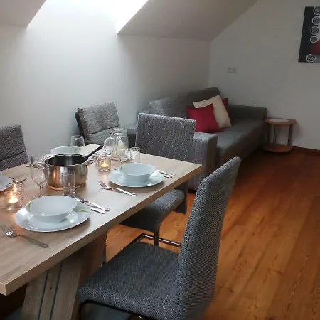 Stroblhof Apartment *